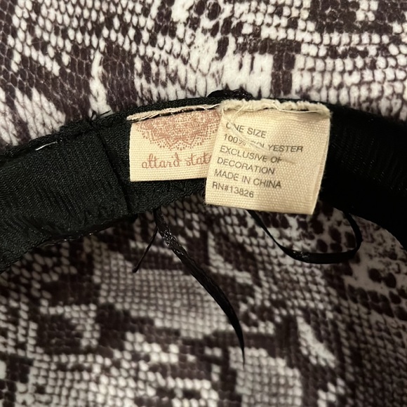 Altar’d State snake print hat - Picture 5 of 5